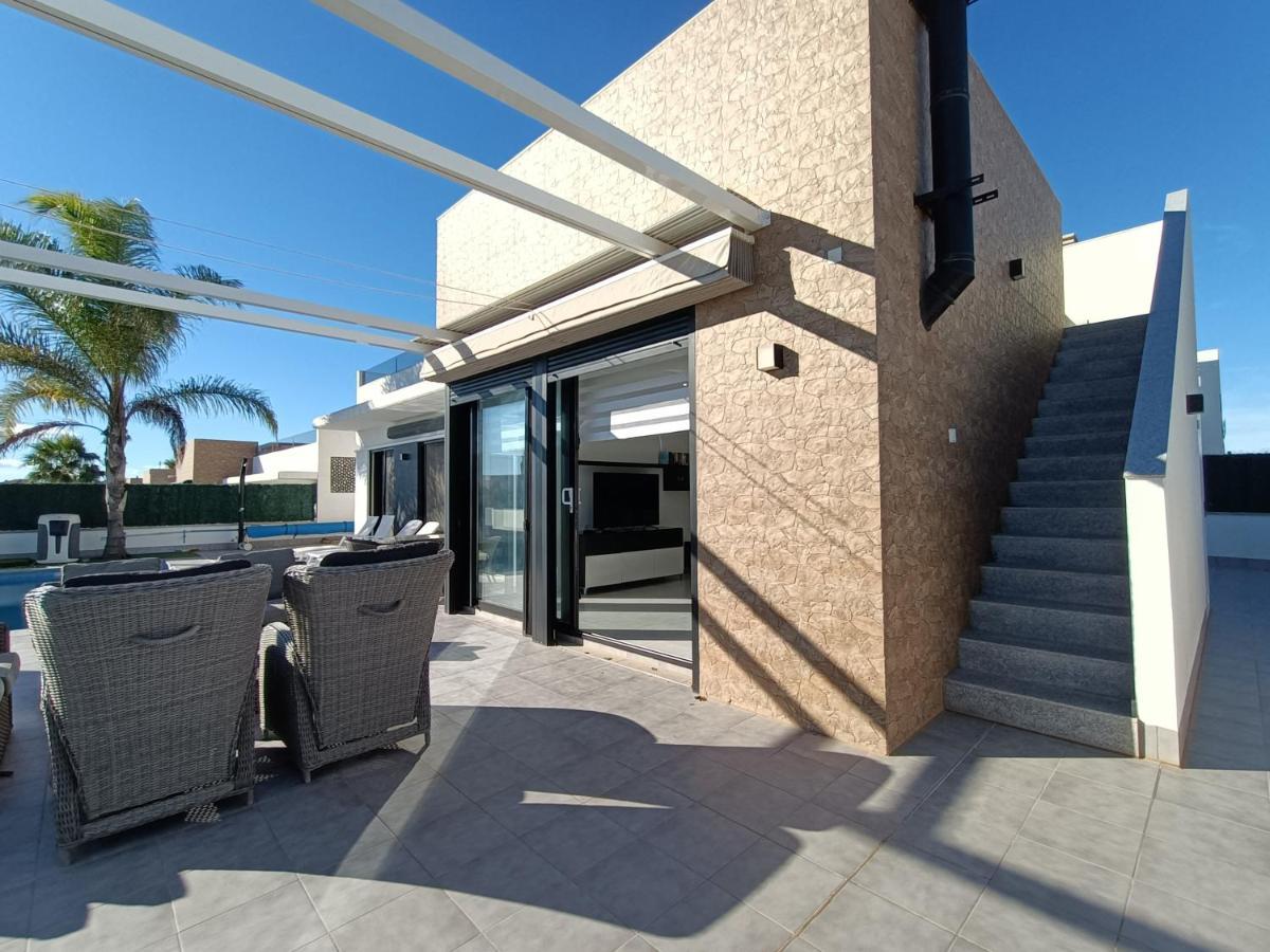 Villa Sur - - 8409 *