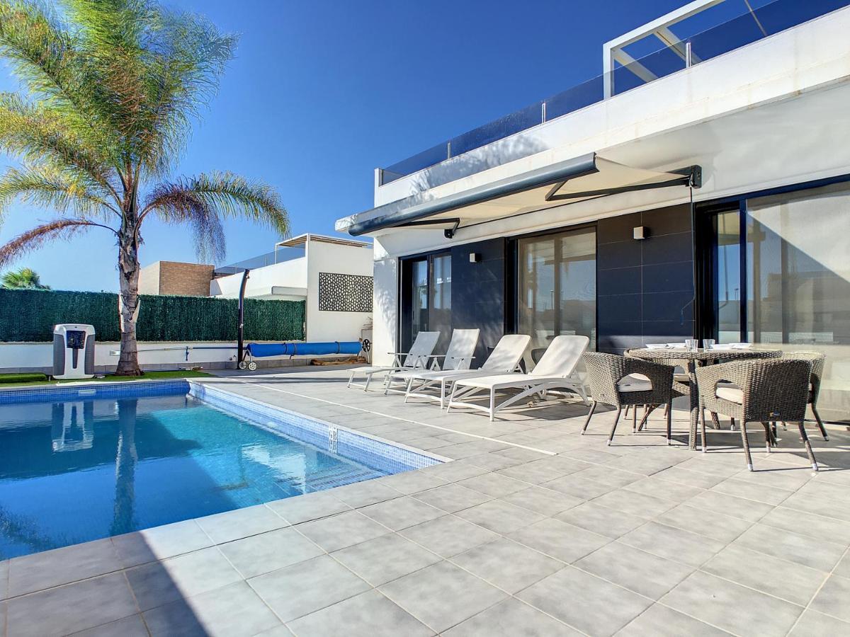Sur - - 8409 Villa